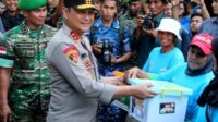 Hadiri Penanaman Mangrove Nasional, Kapolda Kalbar Berikan Bantuan Sosial Kepada Masyarakat Pesisir Pantai