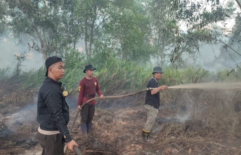 Kebakaran Hutan di Dusun Mulyorejo, Kapolres Kubu Raya: Ayo Semangat