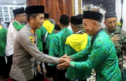 Kapolres Arief Hidayat Hadiri Pelepasan Calon Jamaah Haji Kabupaten Kubu Raya