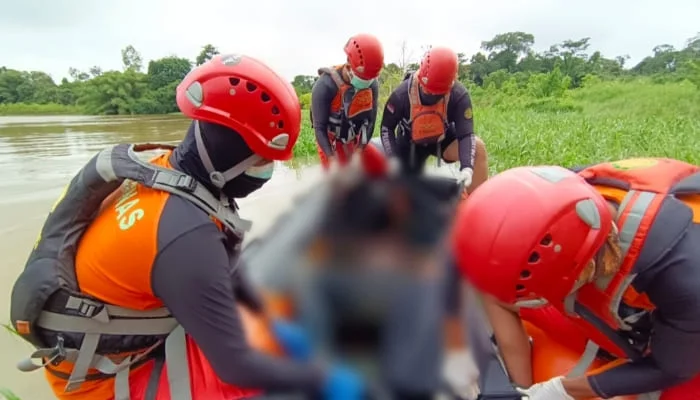 Setelah Hadiri Pernikahan, Seorang Pria di Kapuas Hulu Jatuh ke Sungai saat Buang Air.