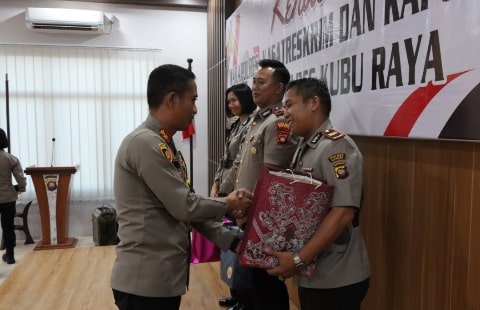 Kapolres Arief Hidayat Pimpin Serah Terima Jabatan Waka Polres Kubu Raya