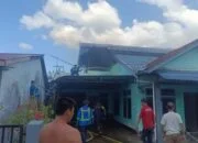 Diduga Korsleting Listrik, Rumah di Desa Teluk Kapuas Kubu Raya Terbakar