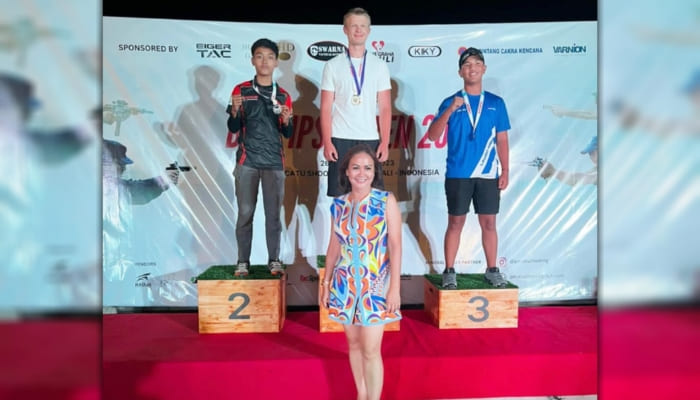 Arvin Siswa SMA Negeri 3 Pontianak Jadi Juara Dunia Menembak di Bali.