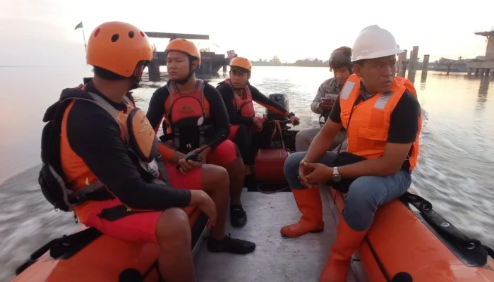 Hari Kedua Pencarian Pekerja Jembatan Sungai Sambas Besar Diperluas.