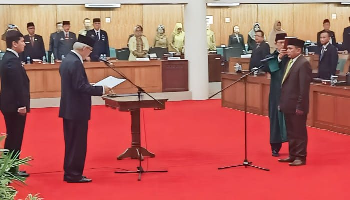 Muhammad Nurdin Resmi Dilantik Anggota DPRD Provinsi Kalbar.