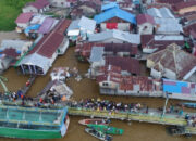 Rumah Roboh di Tepian Sungai Kapuas, Satu Korban Proses Pencarian