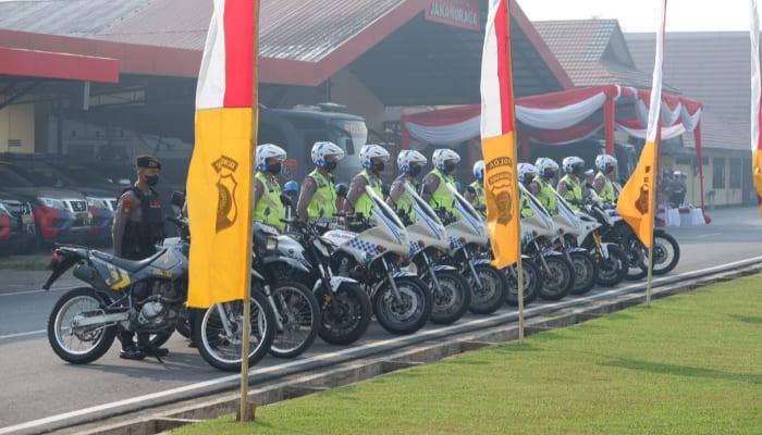 Polda Kalbar Laksanakan Apel Gelar Pasukan Operasi Zebra Kapuas 2023.