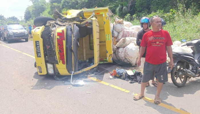 Kecelakaan Maut di Kubu Raya, Truk vs Pick Up Tewaskan Sopir.