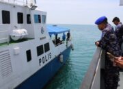 Ditpolairud Polda Kalbar Bersama PPM Wilayah V Serawak Malaysia mengadakan Rendezvous di Perairan Tanjung Datuk