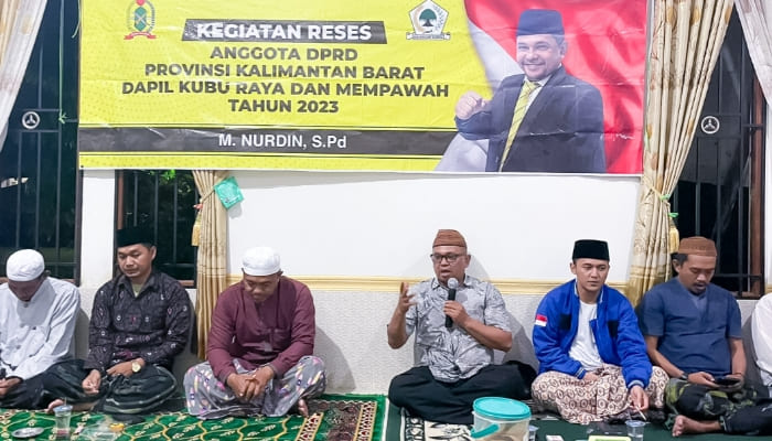 M. Nurdin Anggota DPRD Povinsi Kalbar Fraksi Partai Golkar saat reses perdana di Sungai Pinyuh Kabupaten Mempawah.