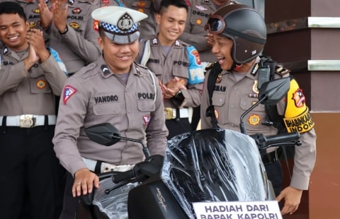 Dapat Hadiah Dari Kapolri, Bripda Novandro Ucapkan Terima Kasih