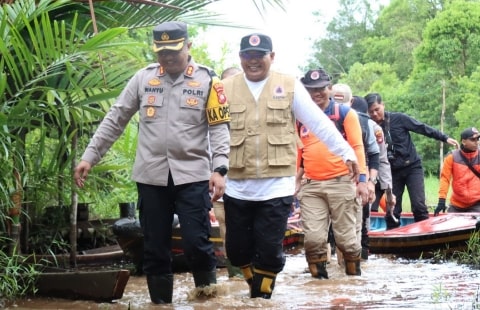 Kapolres Kubu Raya Bersama Forkopimda Lakukan Patroli di Pemukiman Terdampak Banjir Rob