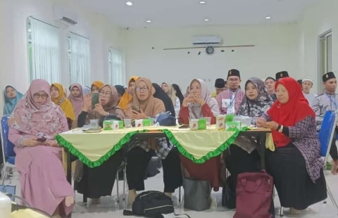 ASN MAN 2 Pontianak Ikuti Pelatihan Al Fatihah Bersanad Bersama Yayasan al-Izzah