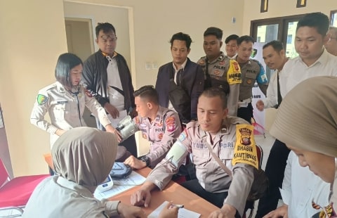 Tim Kesehatan Polres Kubu Raya Lakukan Pemeriksaan Kesehatan. Foto/Istimewa. 