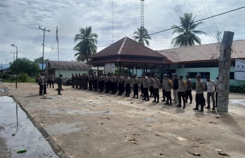 Polisi dan TNI Perketat Pengamanan Rapat Pleno Terbuka di Kecamatan Kubu