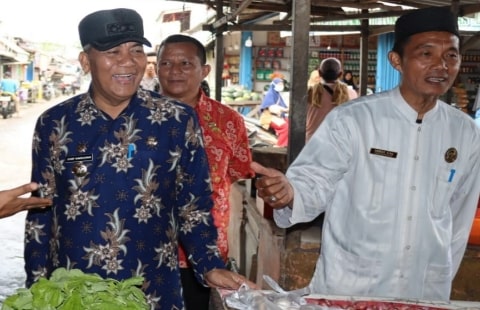 Pastikan Ketersediaan Sembako Jelang Ramadhan, PJ Bupati Kubu Raya Sidak Pasar Tradisional