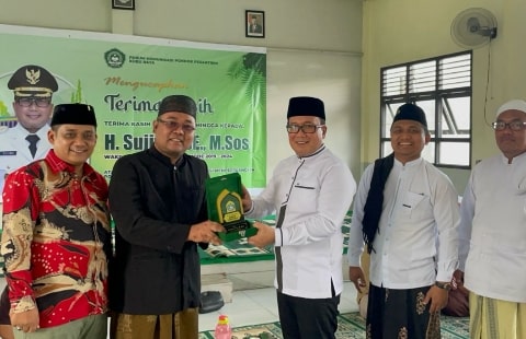 Pimpinan Pesantren se-Kubu Raya Beri Penghargaan ke Sujiwo