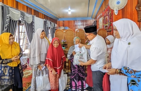 Sujiwo Salurkan Ratusan Paket Sembako Untuk Kaum Duafa dan Anak Yatim Kubu Raya