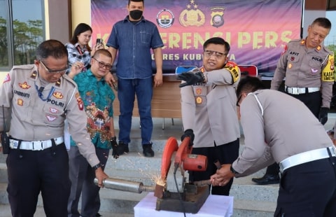 Polres Kubu Raya Musnahkan Puluhan Knalpot Brong dan Tindak Ribuan Pelanggar Lalu Lintas