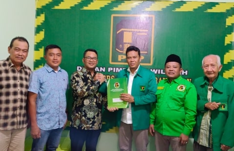 Budi Prasetiyono Kembalikan Formulir Pendaftaran Bacagub Kalbar ke PPP