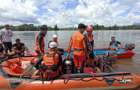 Main Di Tepi Lanting, Balita di Binjai Hulu Terjatuh di Sungai Kapuas