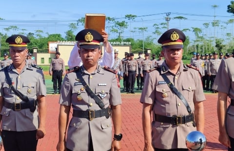 Kapolres Kubu Raya Lantik Kabaglog dan Serah Terima Jabatan Enam Pejabat