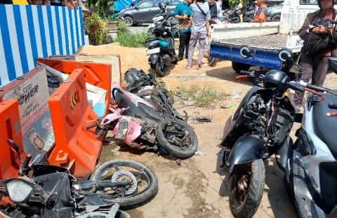 Gagal Menanjak, Truk Kontainer Seruduk Tujuh Motor di Jembatan Kapuas II Kubu Raya