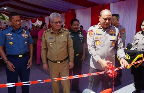 Sambut Hari Bhayangkara ke -78, Polda Kalbar Bagikan Bantuan Sosial dan Bakti Sosial Kepada Masyarakat