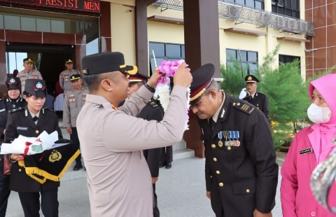 Kapolres Kubu Raya Pimpin Upacara Kenaikan Pangkat dan Pelepasan Purna Bakti