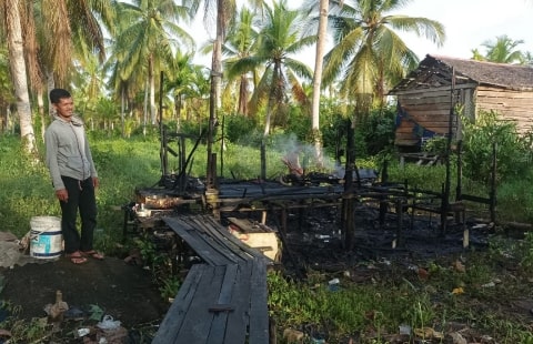 Kebakaran Hanguskan Rumah Kayu di Sungai Kakap, Kerugian Capai Rp 5 Juta