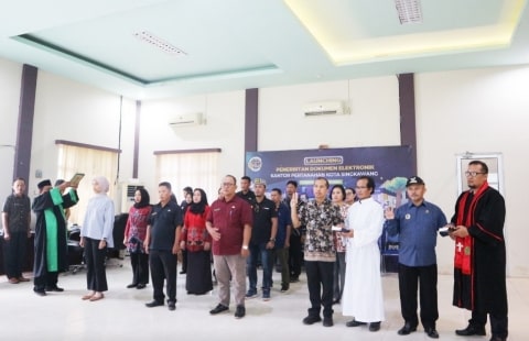 Pengangkatan Sumpah Panitia Ajudikasi dan Satgas PTSL Untuk 13 Kelurahan di Kota Singkawang