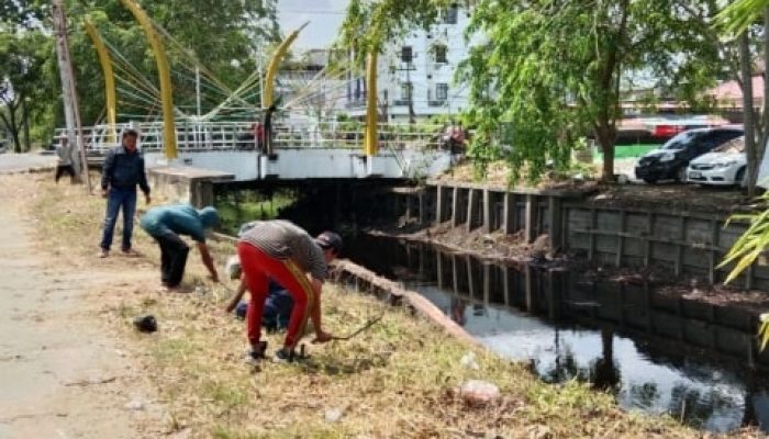 Masyarakat Serdam Apresiasi Karya Nyata BWSK I Bersihkan Aliran Parit