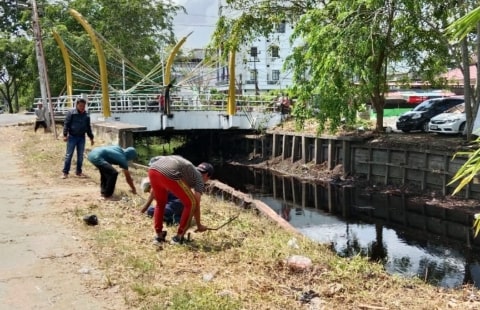 Masyarakat Serdam Apresiasi Karya Nyata BWSK I Bersihkan Aliran Parit