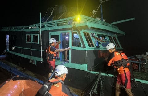 Alami Mati Mesin dan Kebocoran, Kapal Cahaya Satai 03 Berhasil Dievakuasi