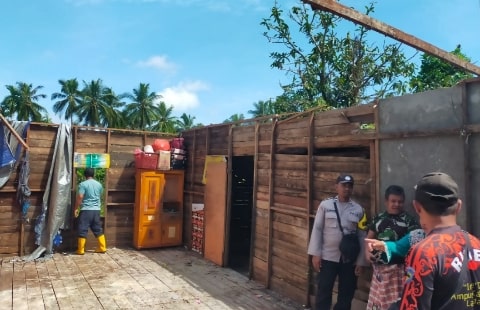 Angin Puting Beliung Hantam Desa Pal Sembilan, 16 Rumah Rusak Berat