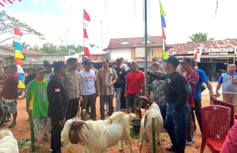 Kapolres Kubu Raya Apresiasi Kegiatan Komunitas Peternakan Kambing Raja di Rasau Jaya