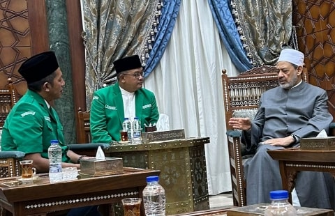 Bertemu Grand Syekh Al-Azhar, GP Ansor Dihadiahi Pusat Studi Abu Hasan Al-Asy'ari Cabang Indonesia. Foto/Istimewa. 