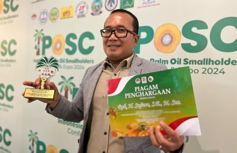 Berdedikasi Bagi Petani Sawit, Sujiwo Diganjar Penghargaan oleh Aspekpir Kalbar