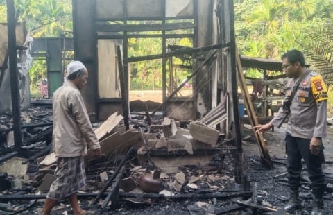 Kebakaran Hanguskan Rumah Lansia di Sungai Ambawang, Kerugian Capai 60 Juta Rupiah