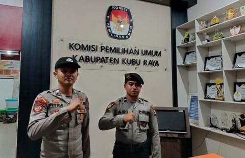 Polres Kubu Raya Amankan Tahapan Pemilu di Kantor Bawaslu dan KPU