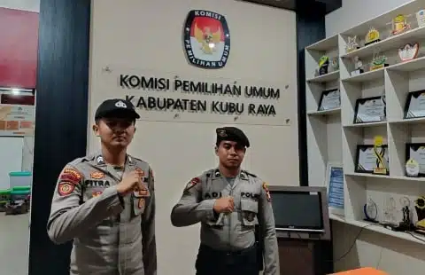 Polres Kubu Raya Amankan Tahapan Pemilu di Kantor Bawaslu dan KPU. Foto/Istimewa. 