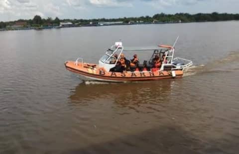 Satu Pekerja Terjatuh ke Sungai Setelah Terkena Swing Crane