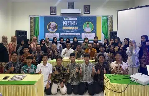 MAN 2 Pontianak Adakan Pelatihan Menulis Berita Bersama RRI Pontianak. Foto/Istimewa. 