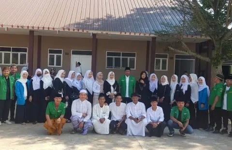 Gelar Apel Hari Santri, PAC Ansor Pontianak Utara Salurkan 253 Al-Quran ke Pesantren dan Surau. Foto/Istimewa. 