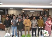 Badan Pengawas Pemilihan Umum (Bawaslu) Kabupaten Kubu Raya menggelar pelatihan pengawasan tahapan pemilihan dengan tema “Membaca dan Memahami Alat Kerja Pengawasan Pemungutan dan Penghitungan Suara, Siwaslih, dan Kerawanan Pemilihan” pada Jumat (8/11/2024)