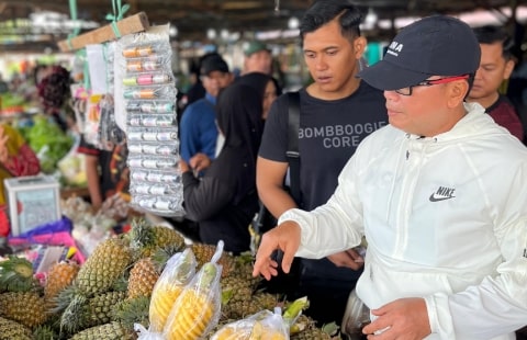 Blusukan ke Pasar Bahagia Kuala Dua, Cabup Sujiwo Dengar Aspirasi Pedagang dan Masyarakat