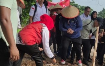 Kakanwil Kumham Kalbar Resmikan Pembukaan Lahan Tanaman Dan Penebaran Benih Ikan