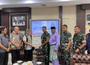 Panglima Kodam XII/Tanjungpura Terima Penghargaan dari Tokoh Lintas Etnis Kalimantan Barat