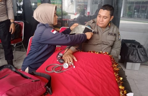 Tim Kesehatan Polres Kubu Raya Berikan Layanan Kesehatan untuk Personel dan Pemudik