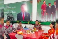 Bupati Landak Terpilih saat menghadiri open house di Kediaman Ketua DPRD Kabupaten Landak. Foto/Istimewa. 